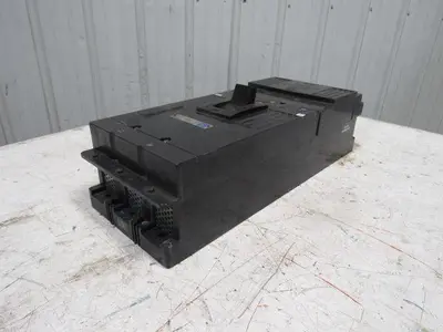 GE General Electric 83F 700A Tri Break Circuit Breaker 600V 3 Pole