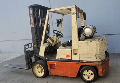 Nissan 8000 lb forklift