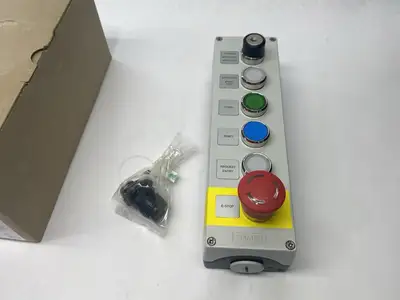 New | in-Stock Siemens Metal Command Device Enclosure, 6-Buttons, Illuminated Electrical Controls Michigan US | Maverick Industrial Sales #1393348