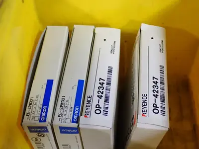 Allen Bradley, Keyence  Push Buttons And Mounted Brackets