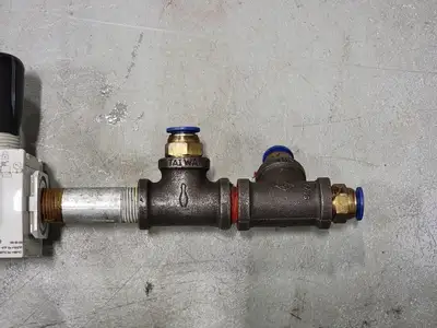Pneumatic Filter F32B-04M w/ Valve 4ZL04 & Pressure Regulator 8652AR004G103G0