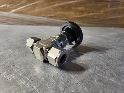 NEW SWAGELOK SS-1RS8