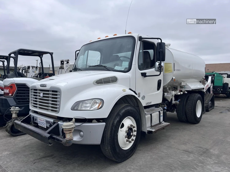 Used 2017 FREIGHTLINER BUSINESS CLASS M2 106 Tanker trucks California US | Lillo Machinery #1403799