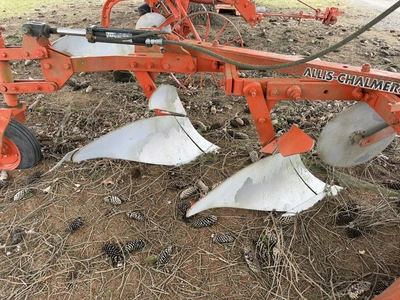 Allis Chalmers 4-Bottom Plow