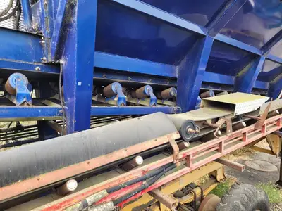 USED 2003 CANAMERICAN STONE SPREADER SOIL KING XL19