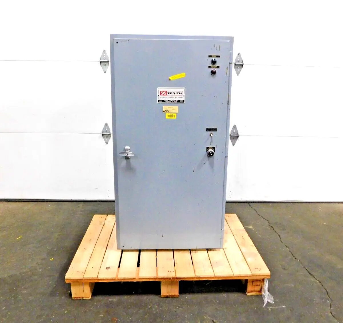 Used Zenith ZTS26E-5AAEHLLRTUW-VS Switchgears Ohio US | Equipment Recovery Corp. #1331603
