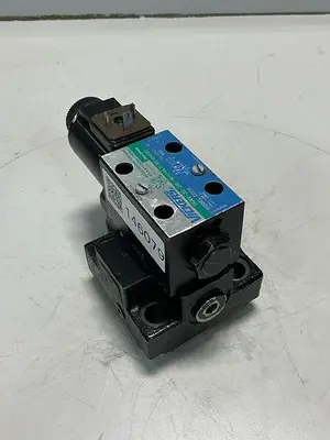 USED VICKERS DG4V-3-6C-M-U-HL7-60-EN490