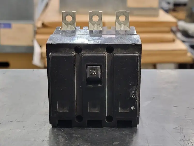 Used WESTINGHOUSE HQNB3015 Switchgears British Columbia CA | Lenmark #327909