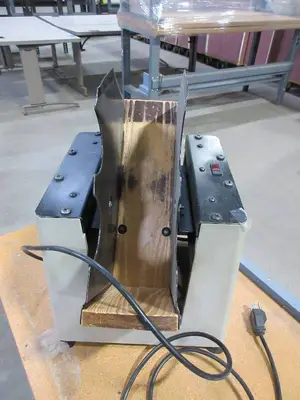 ROLLING METAL TABLE WITH PAPER JOGGER