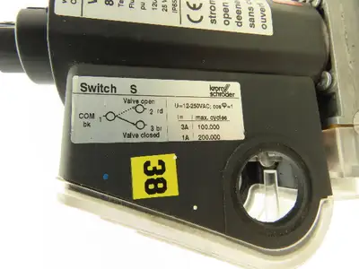 Krom Schroder VAN1T15N/NQSL Solenoid Valve 1/2"NPT Air/Gas 120VAC 88012457