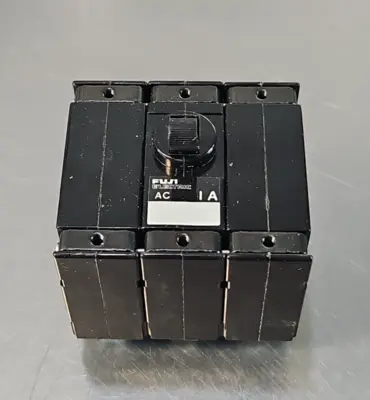 FUJI CP33-E/1N Protector circuit AC 250V 50/60 Hz. Loc4C28