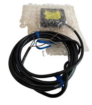 NEW BANNER ENGINEERING PD45VP6C100 LASER SENSOR 46288