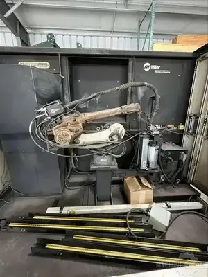 USED 2011 GENESIS Robots