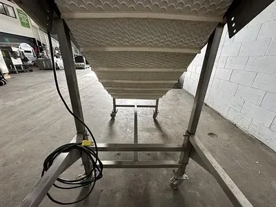 Incline Conveyor with Hopper