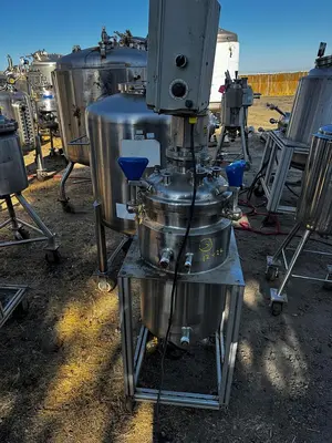Tank, 13 Gallon (50 Liter), Jacketed, Agitated, 316 Stainless, 50 PSI, #5991455