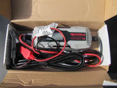 Unidex 250 lbs Electric Material Lift 31" Height 24" x 24" Platform 12V Battery