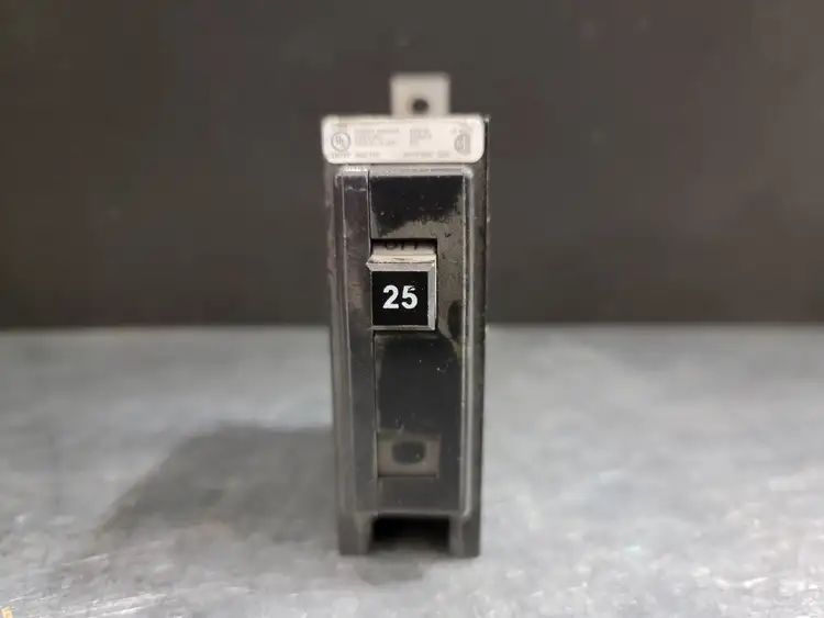 Used CUTLER-HAMMER A125 Switchgears British Columbia CA | Lenmark #243793