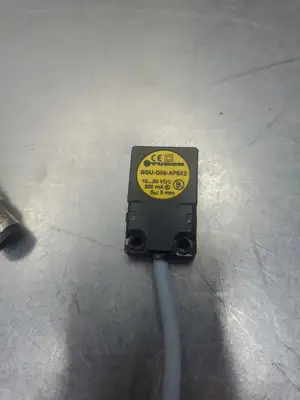 Turck Bi5U-Q08-AP6X2 Sensor 10-30VDC w/Quickon AWG 26-22 Connector. 5E-33/1