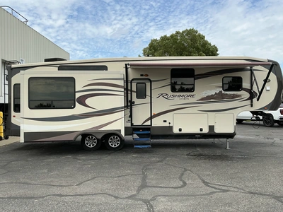 Used 2012 CROSSROADS RUSHMORE 34SB Campers, Caravans, Motorhomes Michigan US | Miedema Asset Management Group #1406929