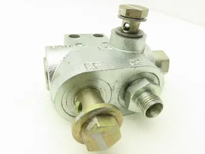 Linde 0009443041 Electric Forklift Flow Control Valve Removed From E20C