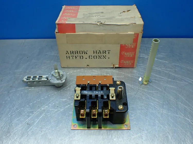 Used ARROW HART RAD130U PLC Contactors Ohio US | HGR 24 #883008