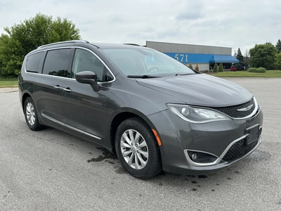 USED 2019 CHRYSLER PACIFICA