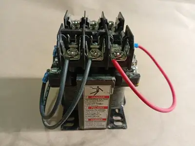 NEW SQUARE D 9070TF100D37