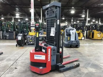 USED 2025 RAYMOND RSS40