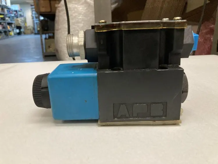 Used EATON DG4V-3S-2A-M-FPA5WL-B5-60 Solenoid Valves Ohio US | Surplus Asset Holdings #1241676