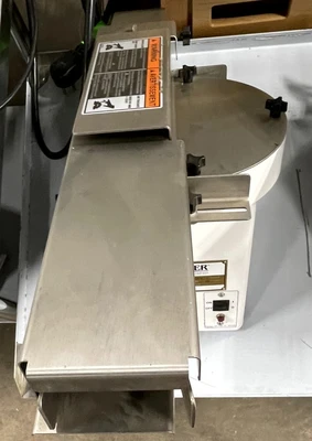 72-0418 Oliver 702-N Bagel and Bun Slicer