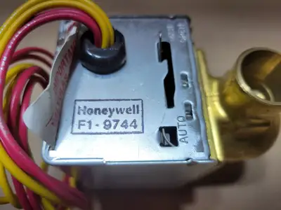 New | in-Stock HONEYWELL V8043G 1018 Valves/Fittings British Columbia CA | Lenmark #1743779
