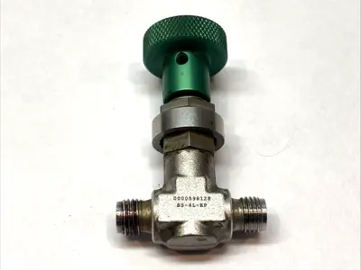 USED SWAGELOK METERING VALVE 1/4"