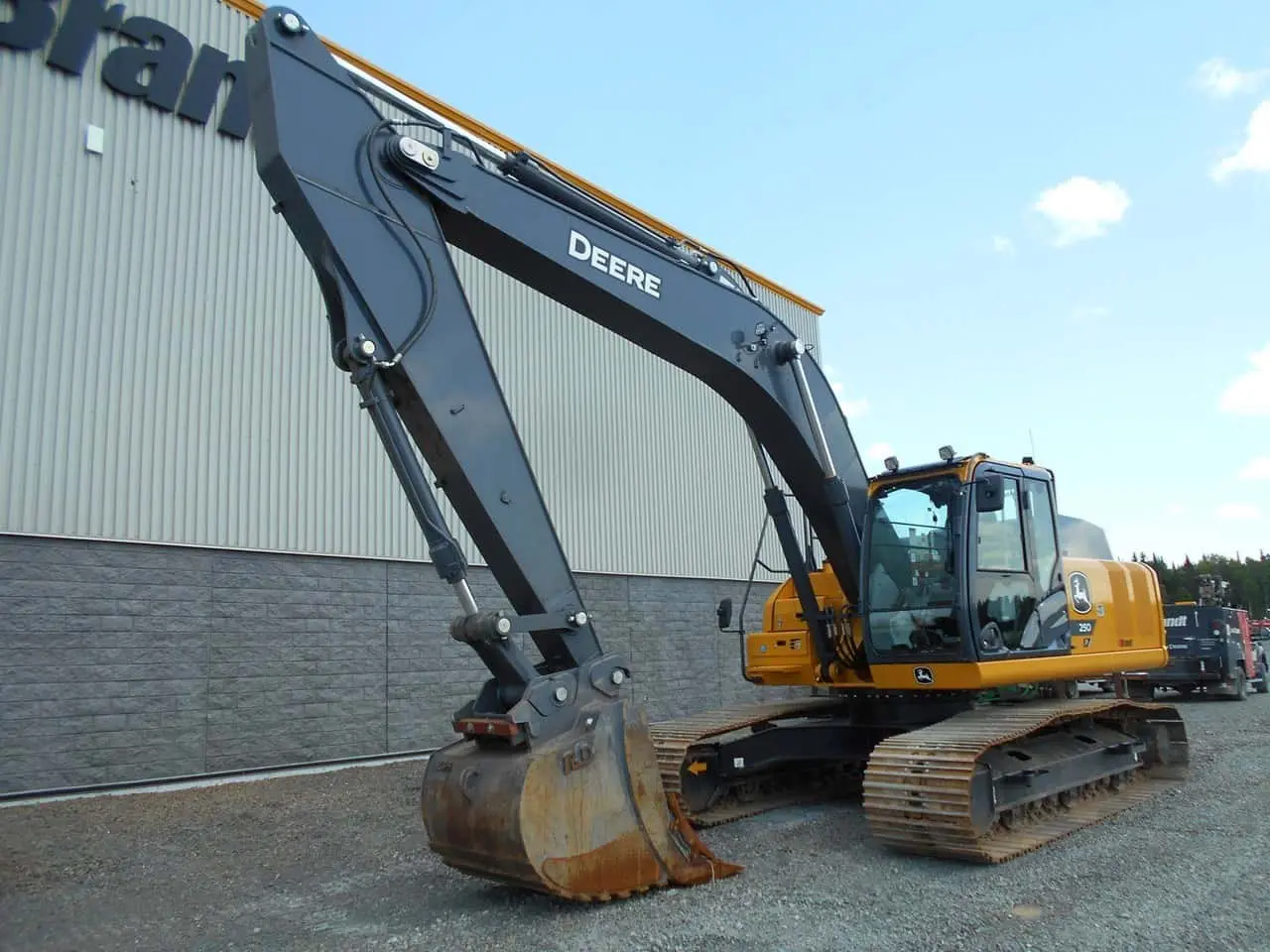 USED 2004 Deere 250P-TIER