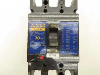 Mitsubishi NF100-SS No Fuse Circuit Breaker 30 Amp 3 Pole 660V Lot of 4