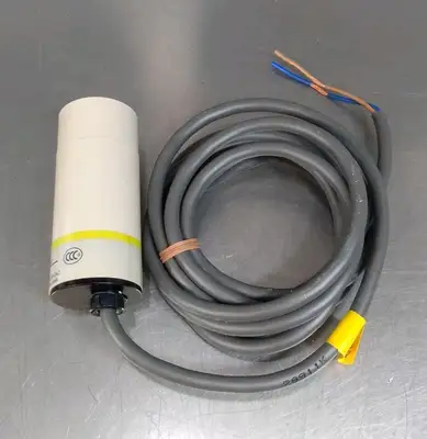 Omron E2K-C25MY1 Proximity Switch Loc4D18