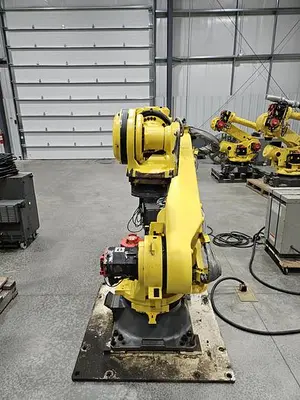 USED 2015 FANUC R-2000IC/210F
