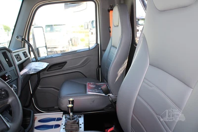 New | in-Stock 2027 PETERBILT 548 Hooklifts & Roll-Offs Texas US | Roll Off Truck World #1492004