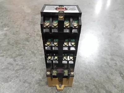 Allen Bradley 700-P1200A1 AC Relay Module Series B Used