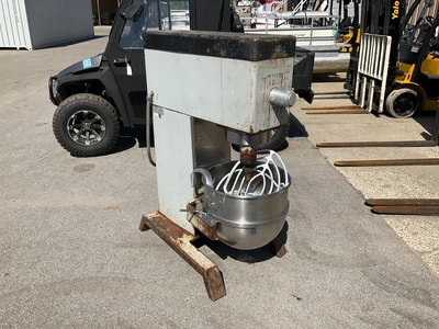 Blakeslee industrial/commercial mixer model DD-80T, 220 volt single phase electric, 4 speed mixer, c...