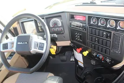 New | in-Stock 2026 MACK GRANITE 64BR Cab Chassis trucks Texas US | Roll Off Truck World #1491873
