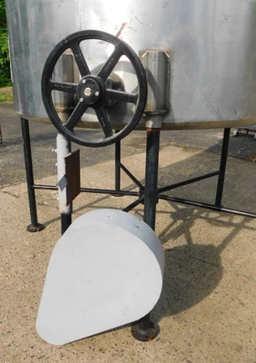 USED 1500 GALLON MIXING TANK 1500 GALLON