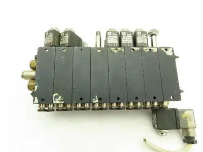 Pneumax 505.52.0.12 Pneumatic 8-Station MB57 Solenoid Valve Bank 120V