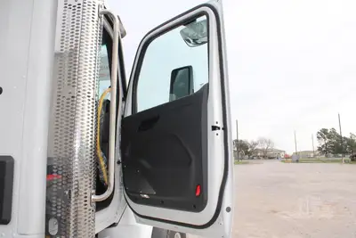 New | in-Stock 2027 PETERBILT 548 Rolloff Trucks Texas US | Roll Off Truck World #1492000