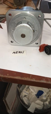 NEW Yaskawa Electric / Minertia Motor R08M-UV41