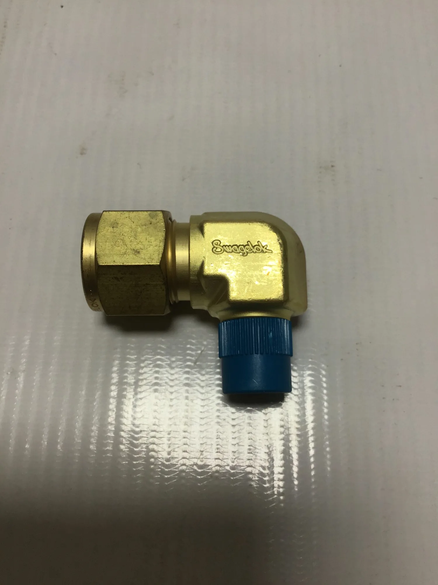 Swagelok S04471018B-B-810-2-4 Brass Elbow Fitting 1/2″ Tube x 1/4″ Male Pipe-10