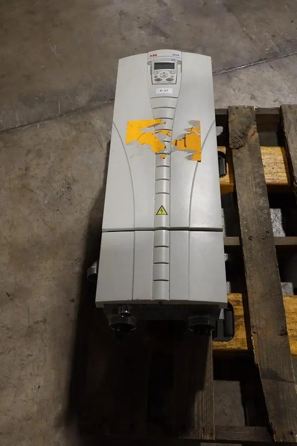 ABB ACH550-UH-125A-4 AC DRIVE 550 SERIES 3 PHASE 380-480 V AC STOCK HP143