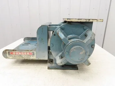 WM Meyer & Sons Rotary Airlock Feeder Valve 4x7" Rectangle Flange