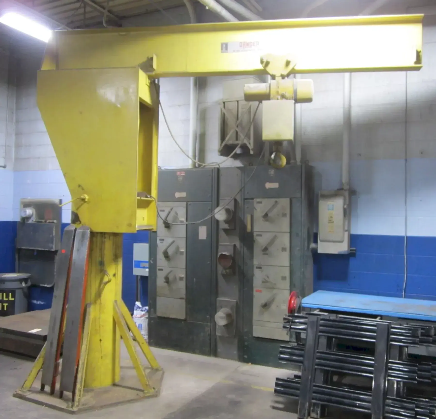 5 TON x 8' x 10' JIB ARM CRANE W/ 3 TON YALE HOIST: YOBRO #24982