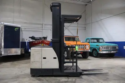 CROWN SP3420-30 STAND-UP ELECTRIC ORDER PICKER LIFT TRUCK | Levy Recovery Group (1)