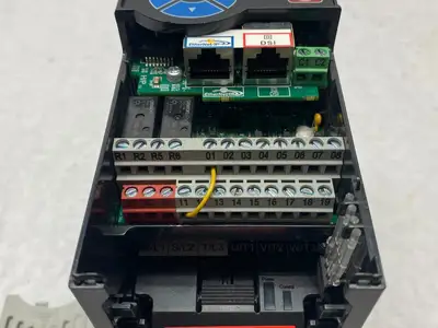 USED ALLEN-BRADLEY SER. A POWERFLEX 525 0.4KW 0.5HP AC DRIVE 3-PHASE